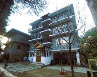 Cozy Corner Suite with Mountain view at Hils & Paw Vacation rental in Manali