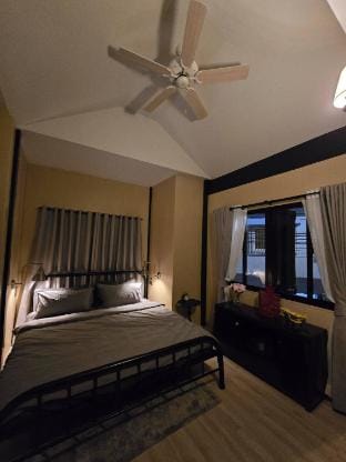 Homey home UP themed near MRT Samyot Vacation rental in Bangkok