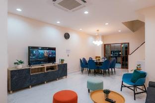 EXCLUSIVE SUKHUMVIT RESIDENCE,3 Min BTS,20 Guests Vacation rental in Bangkok