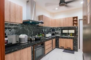 EXCLUSIVE SUKHUMVIT RESIDENCE,3 Min BTS,20 Guests Vacation rental in Bangkok
