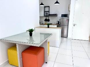 White Haven Retreat Big TV FREE Carpark Near1U Mrt Vacation rental in Petaling Jaya