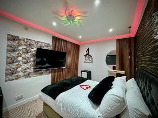 Suite 1 Private Jacuzzi Spa Hot Tub & Sauna Vacation rental in Sheffield