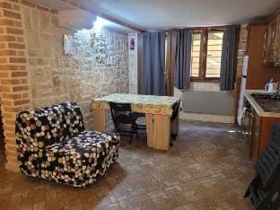 Roman Tavern - Studio Apartment Garden & A/C Vacation rental in Anzio