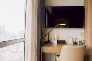 Classy suite room with river view Vacation rental in Mandaluyong