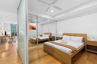Central art-filled 2 beds with balcony & aircon Vacation rental in Surry Hills