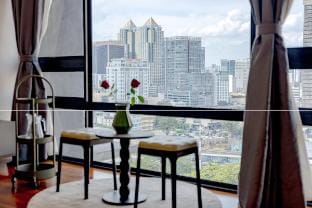 KLCC Royal 1Bed | Netflix | LRT | Skyline View Vacation rental in Federal Territory of Kuala Lumpur