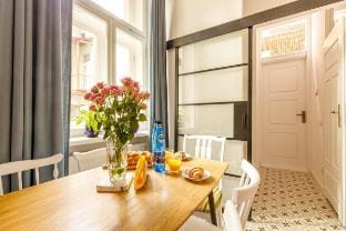 8-bed Apartment * Das Hostel Vacation rental in Krakow