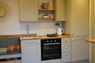 The Dragonfly - Luxury Lakeside Shepherds Hut Vacation rental in Newark and Sherwood District