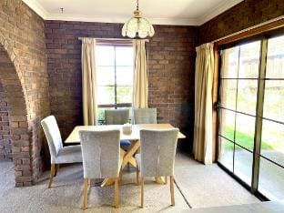 Beautiful mid-century home with view Vacation rental in Glenorchy