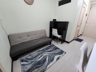 Stay near Manila Airports! (Field Residences) Vacation rental in Las Pinas