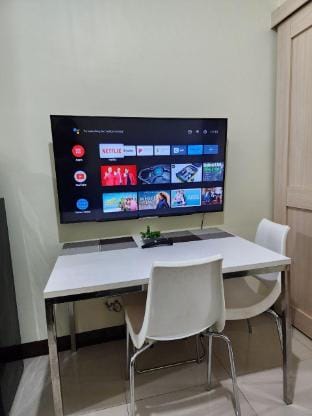 Stay near Manila Airports! (Field Residences) Vacation rental in Las Pinas