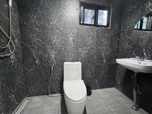 MonthlyRent Cheap/Include Electric/Patong Beach Center/Deluxe room/ Balcony/Bangla-G Vacation rental in Patong