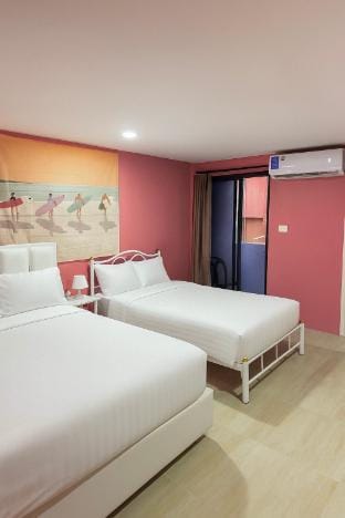 MonthlyRent Cheap/Include Electric/Patong Beach/Triple Room/Balcony/-H Vacation rental in Patong