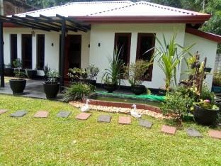 eat and relax one of the best way arowana . Vacation rental in Central Province