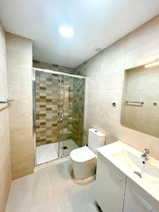 S3 - Spacious and Minimalist King Room Vacation rental in L'Hospitalet de Llobregat