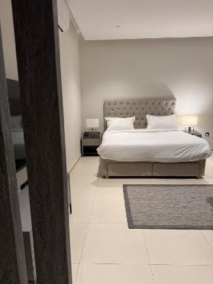 DBL + Balcony in AlMalqa - Winter Wonderland View! Vacation rental in Riyadh