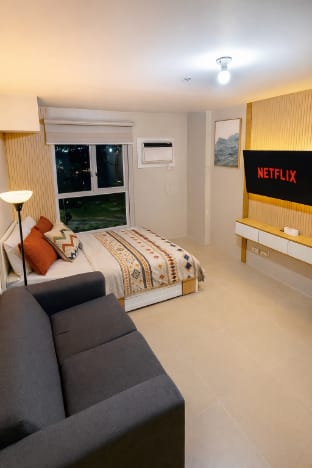 Condotel near NAIA Terminal 1 & 2, CAAP- Paranaque Vacation rental in Las Pinas