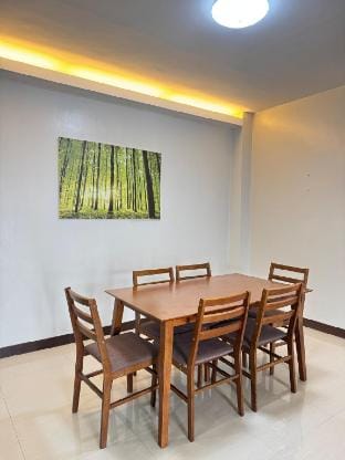 Cozy 2BR Apartment w/ Kitchen & Parking Vacation rental in Iloilo City
