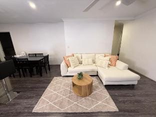 Modern Family Retreat in Brabham, Perth Vacation rental in Henley Brook