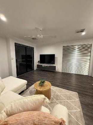 Modern Family Retreat in Brabham, Perth Vacation rental in Henley Brook