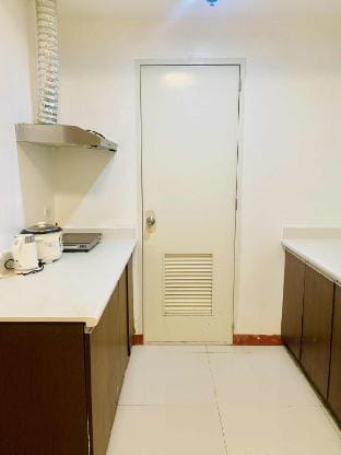 staycation  infront us embassy 1br w pay parking Vacation rental in Manila City