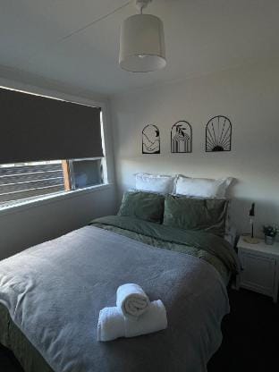 Relax @ Jollie - Cozy 3-Bed Home, Central Twizel Vacation rental in Twizel