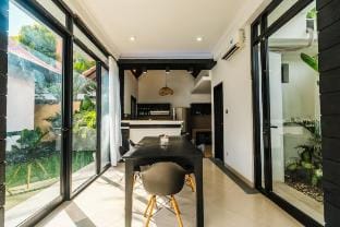 Villa Mia Canggu- 3BR Pool, Finns & Berawa Beach Vacation rental in North Kuta