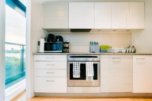 -15% LUX Riverside Flat in Canary Wharf w/ Balcony Vacation rental in London
