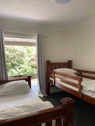 Govetts Leap lookout cottage with sauna Vacation rental in Blackheath