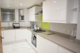 Charming 5 Bedroom Home in High Wycombe Perfect for Families Vacation rental in High Wycombe