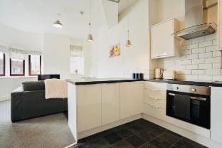 Stylish Hull Stay • City Centre • 5 Min to Station Vacation rental in Hull
