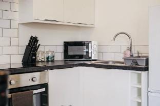 Stylish Hull Stay • City Centre • 5 Min to Station Vacation rental in Hull