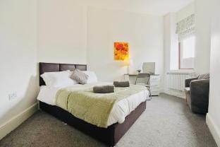 Stylish Hull Stay • City Centre • 5 Min to Station Vacation rental in Hull