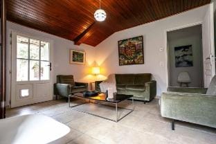 Lovely gîte for 2 in the forest beside the lake Vacation rental in Mimizan