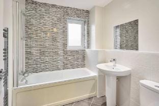 Modern Home with Garden, Corby Vacation rental in Corby