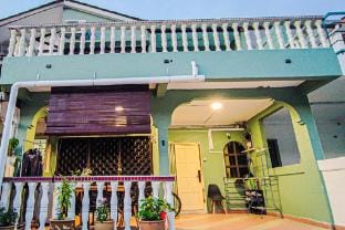 Lovely Home at Bandar Sunway by HCK Vacation rental in Subang Jaya