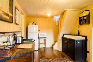 Lavender, a cosy getaway with open fire & jet spa Vacation rental in Olinda