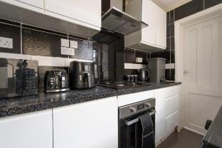 Relax&Unwind Stylish 4BR Home, WiFi, Free Parking! Vacation rental in Croydon