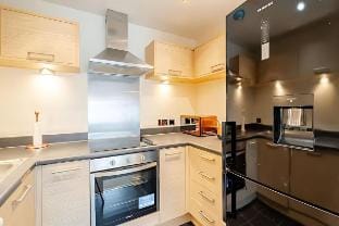 The Calm Retreat | 2 Bed & 2 Baths | Smart TV Vacation rental in Croydon