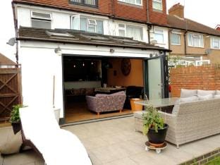 Spacious 4-bed house close to LHR and London Vacation rental in Twickenham