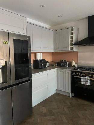 Spacious 4-bed house close to LHR and London Vacation rental in Twickenham
