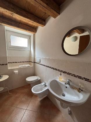 Awakening on the River: Room with Private Bathroom Vacation rental in Veneto