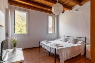 Riverfront Room • Stunning View & Private Bath Vacation rental in Veneto