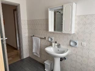 Top accommodation for flights and groups, 5 minutes from paragliding Vacation rental in Veneto