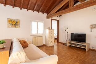 Central Romantic attic in Verona city center Vacation rental in Verona