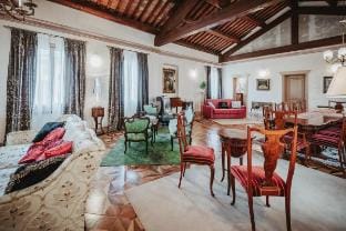 Downtown Vicenza - Elegant Luxury Apartment Vacation rental in Vicenza
