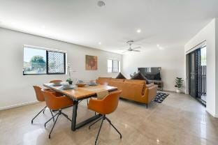 New Spacious Top Floor Good View 3BD,EV friendly Vacation rental in Brisbane