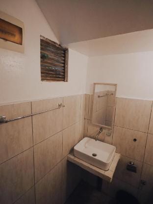 simple private bungalow with A/C and bathroom Vacation rental in General Luna