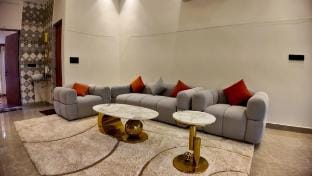 Spacious 3 BHK: Luxurious Home with Private Pool Vacation rental in Udaipur