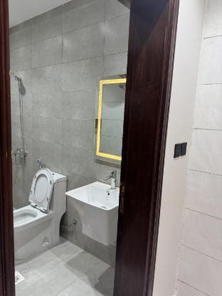 شقة مكونة من 3 غرف وصالة ومطبخ وحمامين  Vacation rental in Jeddah